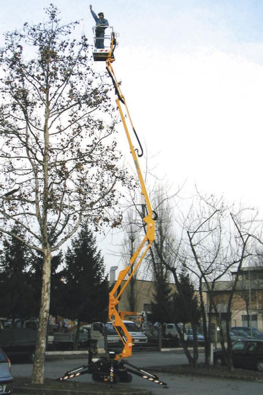 Noleggio piattaforme aeree a ragno fino a 14 metri di altezza